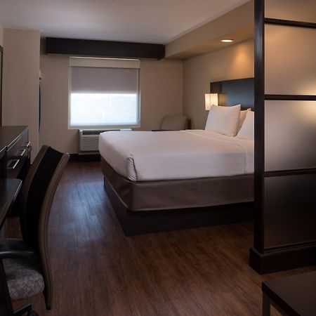 Holiday Inn Express & Suites San Antonio Medical - Six Flags By Ihg Luaran gambar