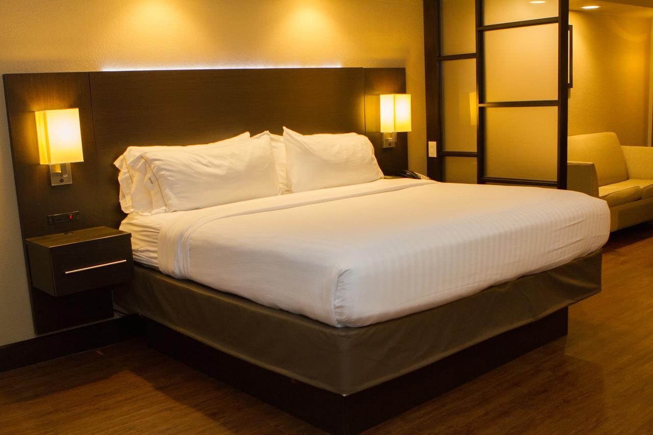 Holiday Inn Express & Suites San Antonio Medical - Six Flags By Ihg Luaran gambar